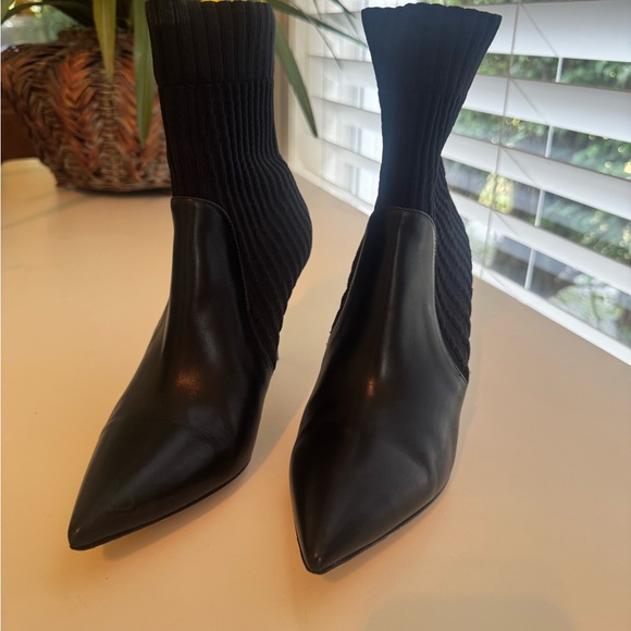 Gianvito Rossi Black Women's Ankle Booties - Picture 5 of 12